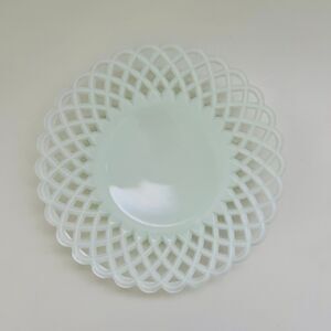 FENTON White Milk Glass Lattice Lacy Edge Scalloped Shallow Fruit Bowl
